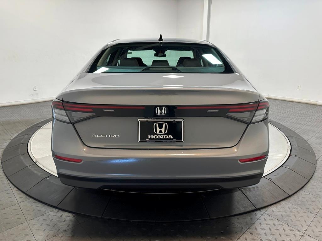 2026 Honda Accord Sedan SE - Urban Gray Pearl exterior view 7