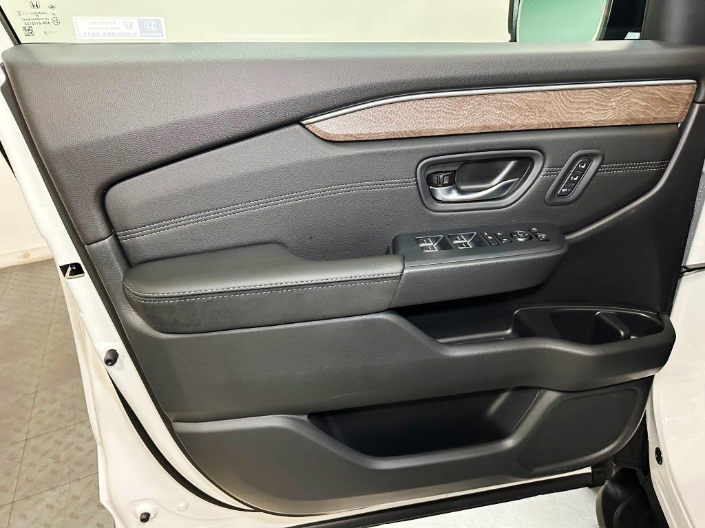 2026 Honda Pilot Elite - Platinum White Pearl exterior view 12