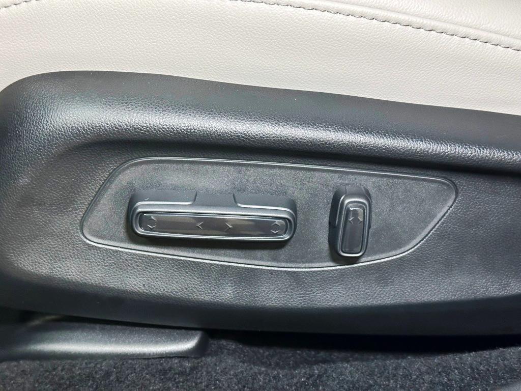 2026 Honda HR-V EX-L - Solar Silver Metallic exterior view 14