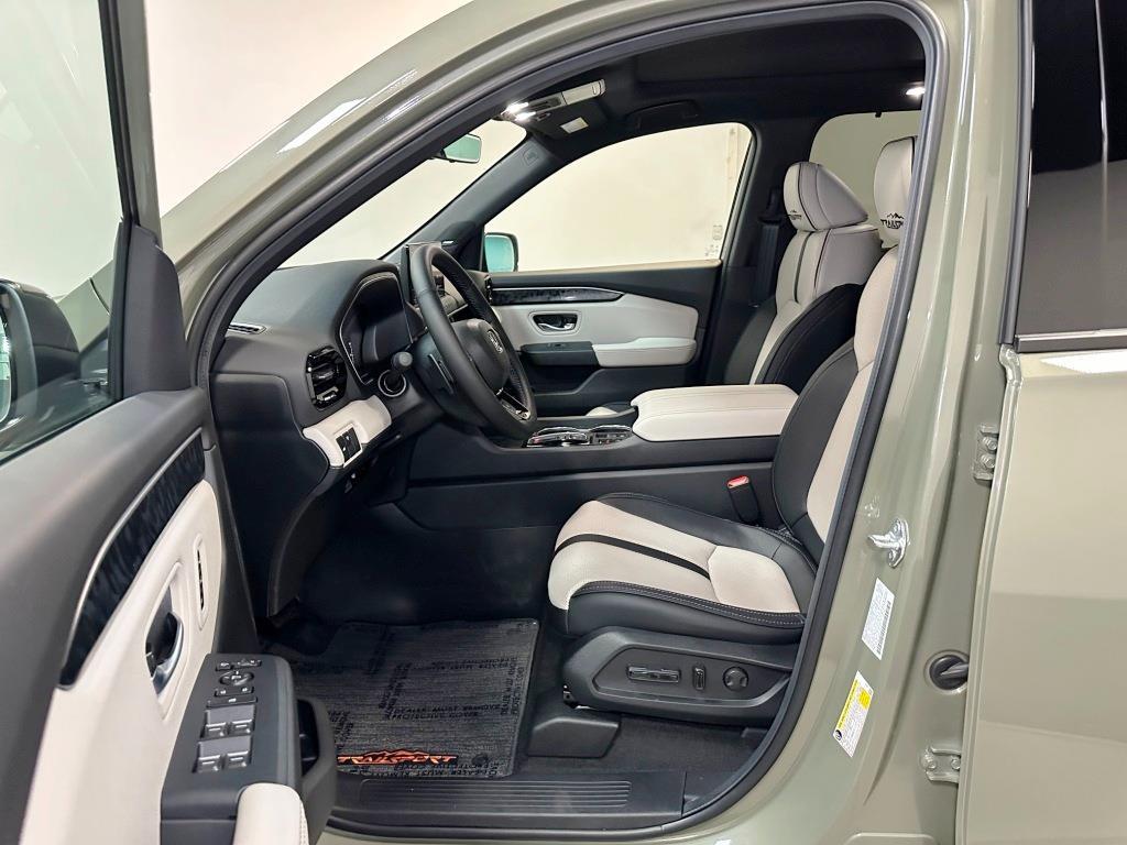 2026 Honda Passport TrailSport Elite - Ash Green Metallic exterior view 16