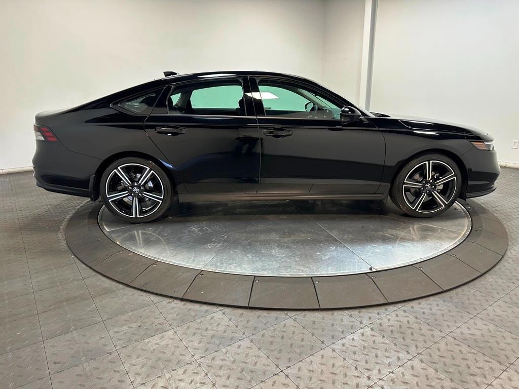 2026 Honda Accord Sedan SE - Crystal Black Pearl exterior view 9