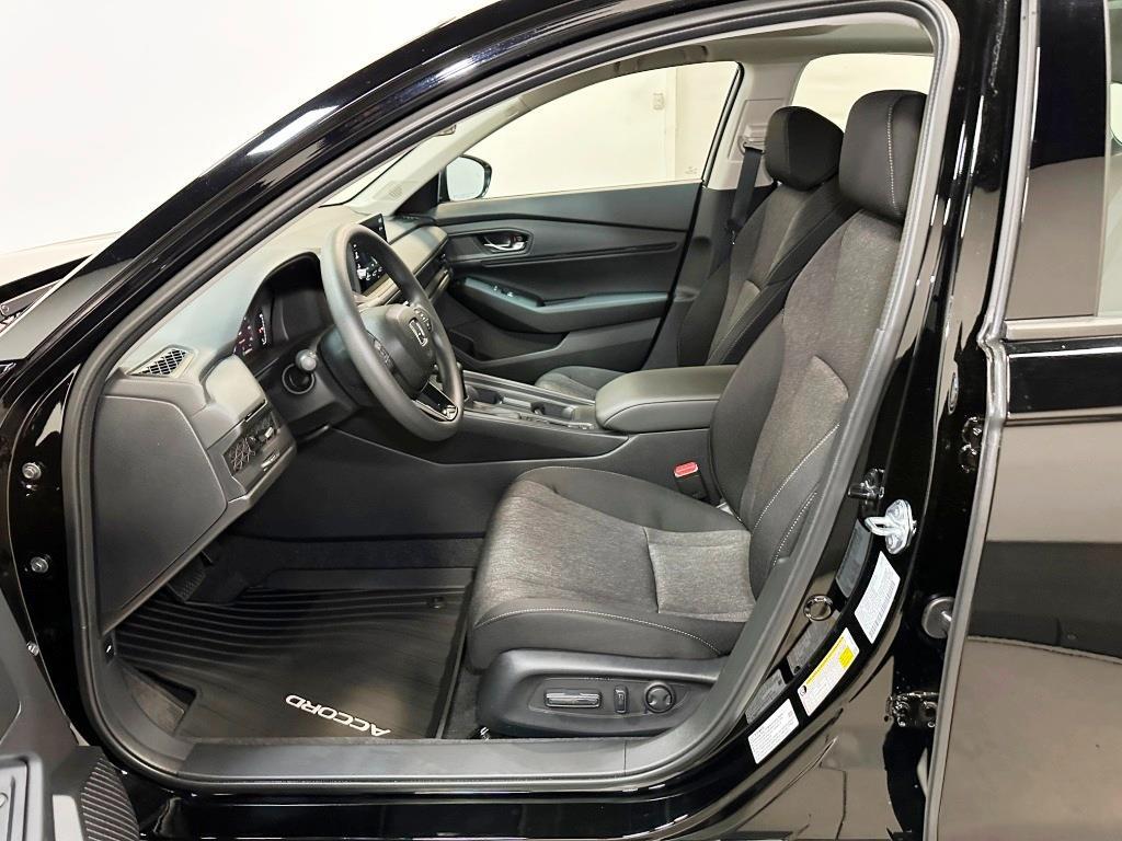 2026 Honda Accord Sedan SE - Crystal Black Pearl exterior view 13