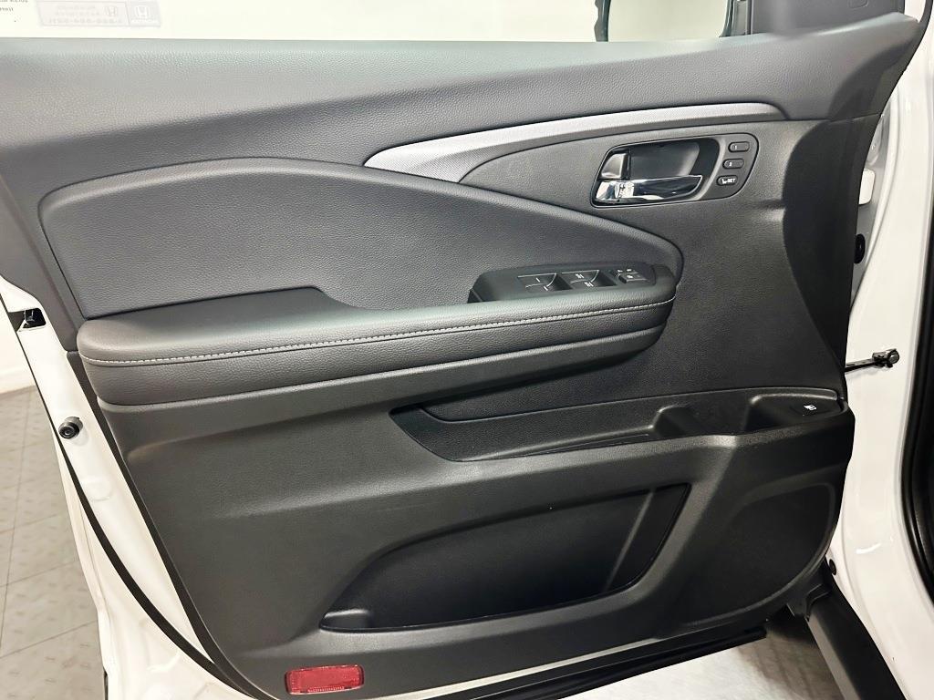 2026 Honda Ridgeline RTL - Platinum White Pearl exterior view 11