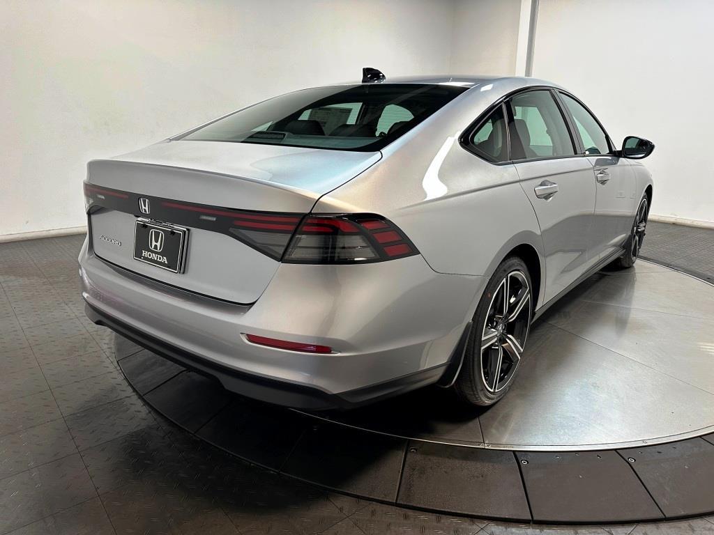 2026 Honda Accord Sedan SE - Solar Silver Metallic exterior view 8