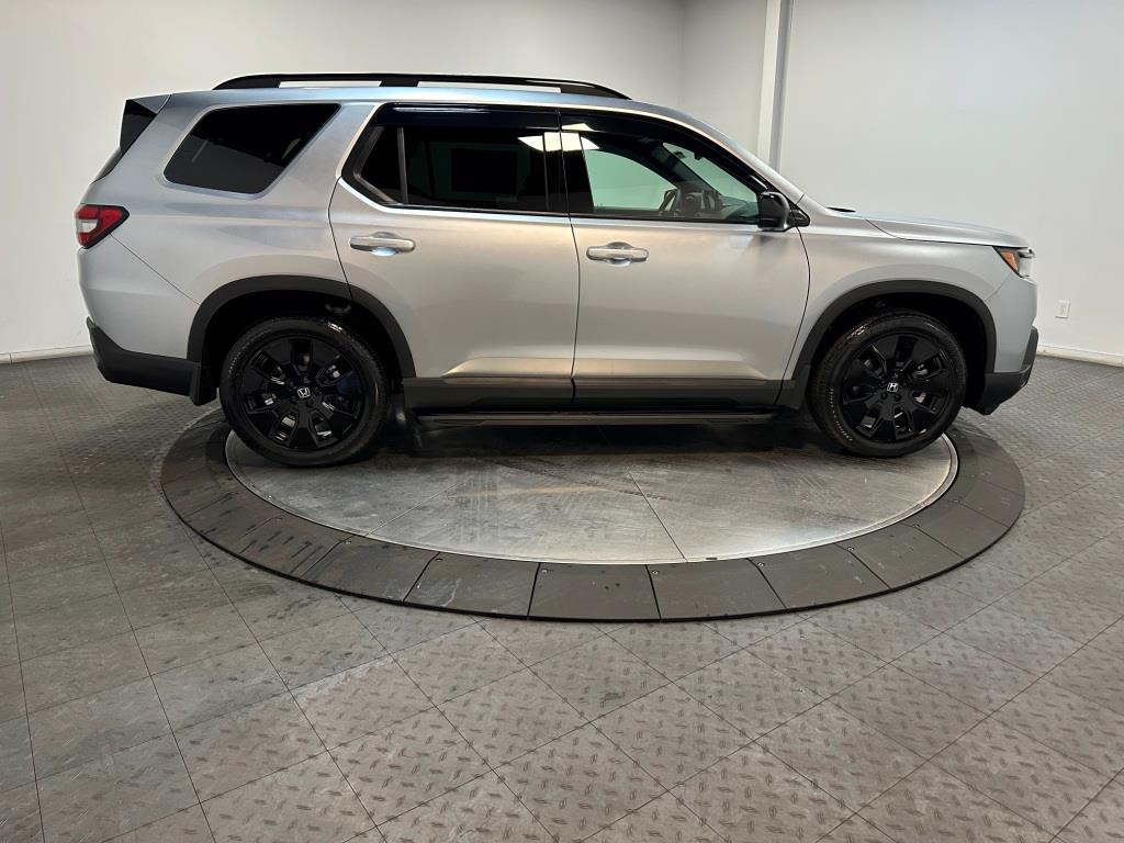 2026 Honda Pilot Black Edition - Solar Silver Metallic exterior view 9