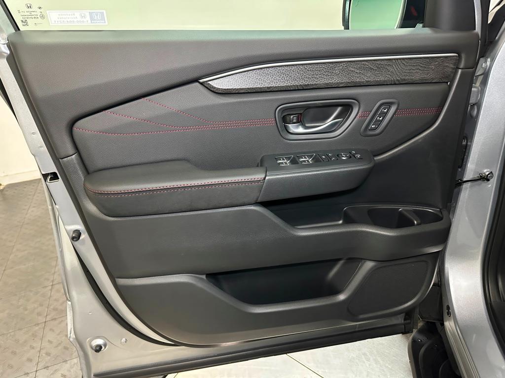 2026 Honda Pilot Black Edition - Solar Silver Metallic exterior view 11