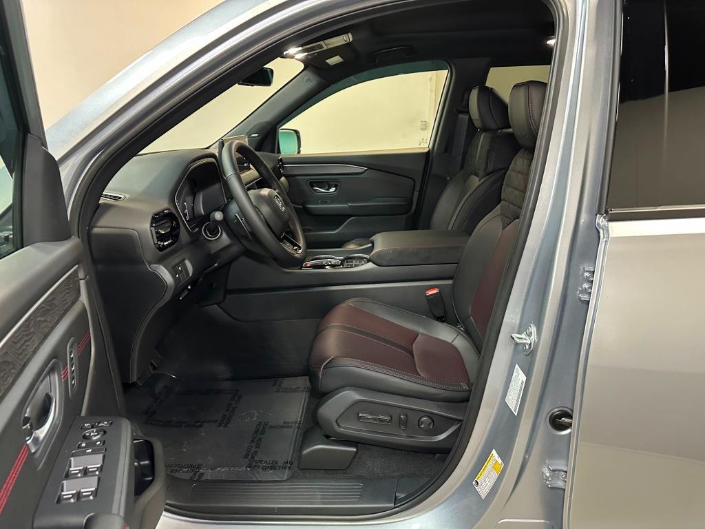 2026 Honda Pilot Black Edition - Solar Silver Metallic exterior view 13
