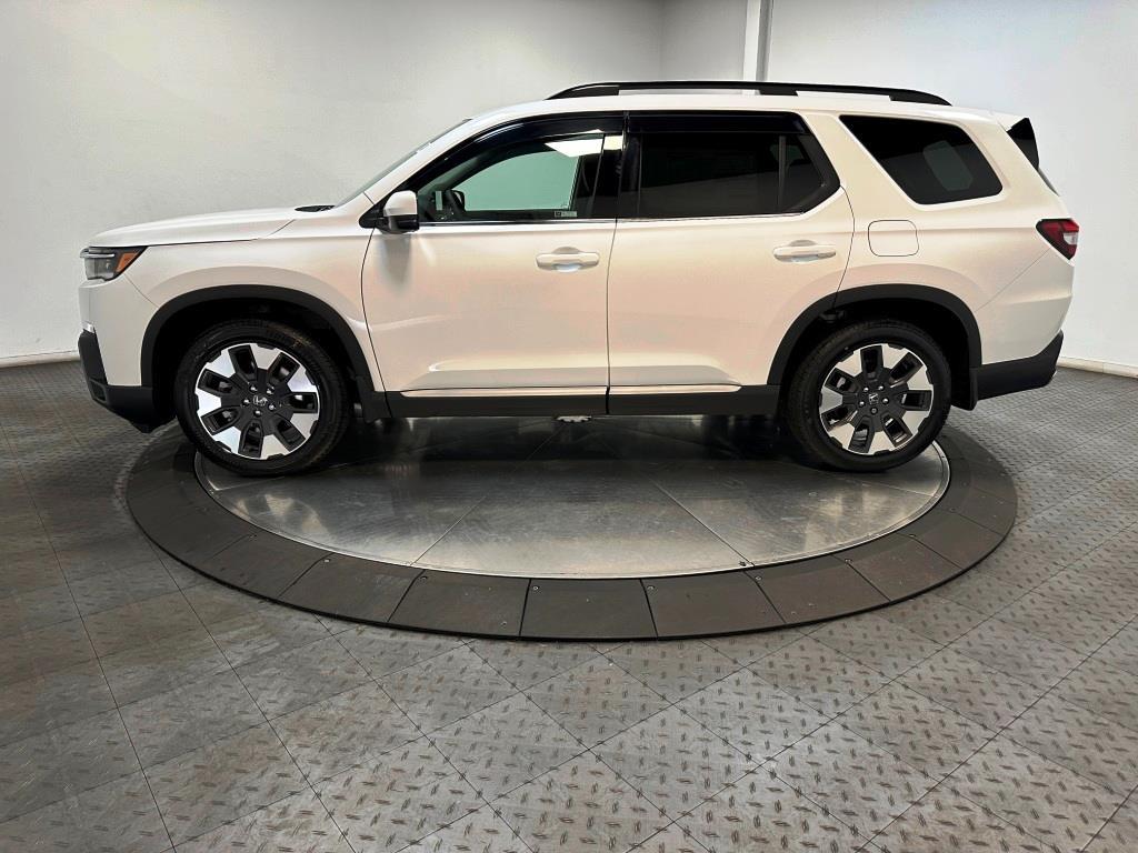 2026 Honda Pilot Touring - Platinum White Pearl exterior view 5