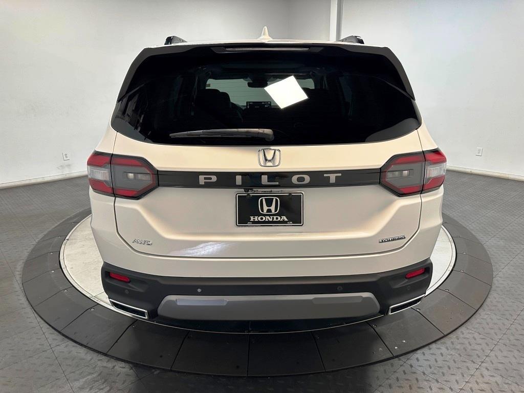 2026 Honda Pilot Touring - Platinum White Pearl exterior view 7