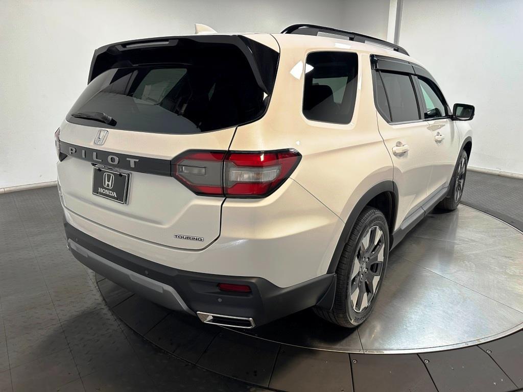 2026 Honda Pilot Touring - Platinum White Pearl exterior view 8