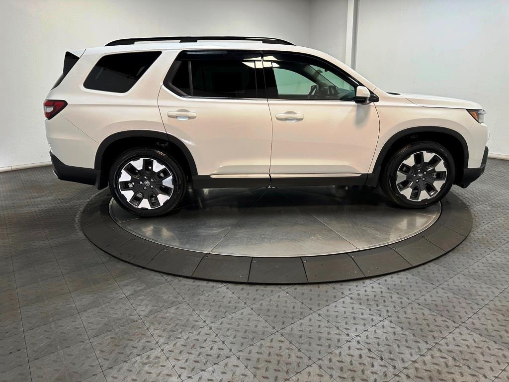2026 Honda Pilot Touring - Platinum White Pearl exterior view 9