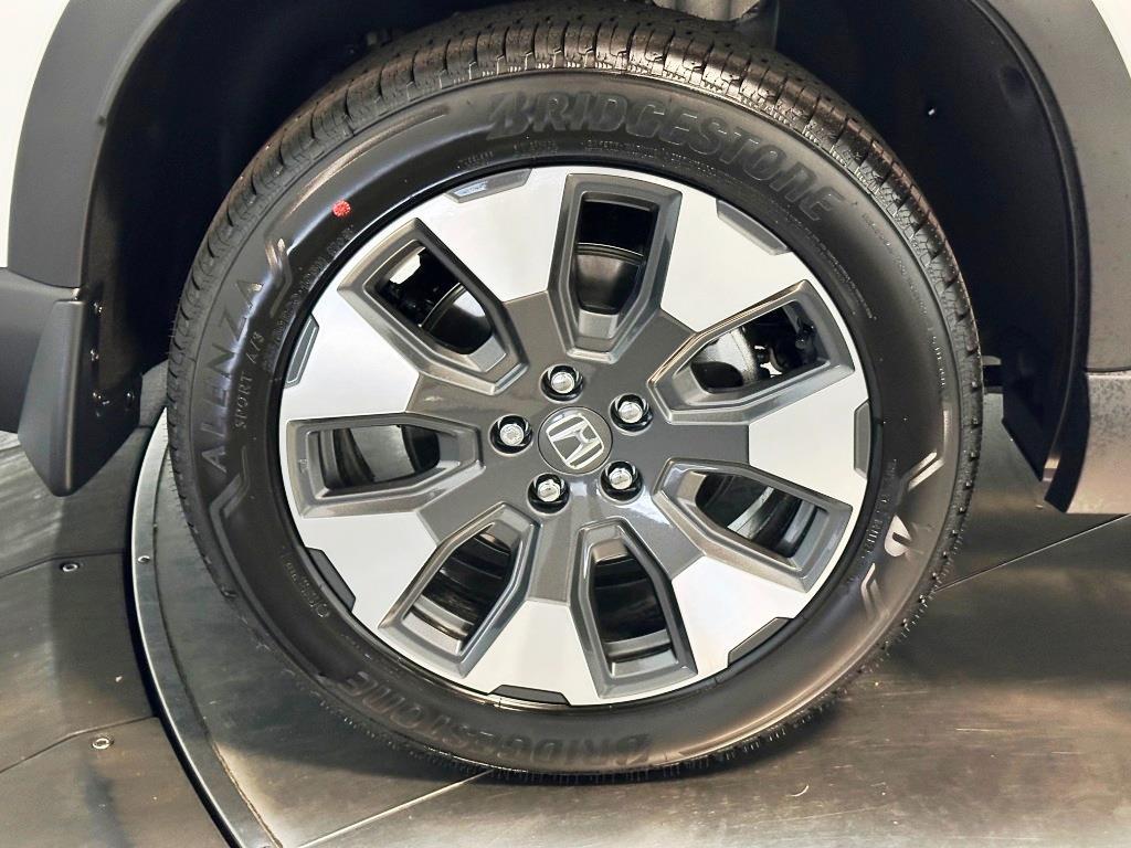 2026 Honda Pilot Touring - Platinum White Pearl exterior view 10