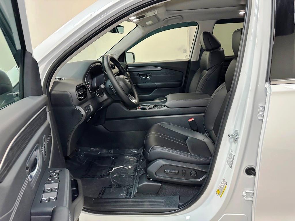 2026 Honda Pilot Touring - Platinum White Pearl exterior view 13
