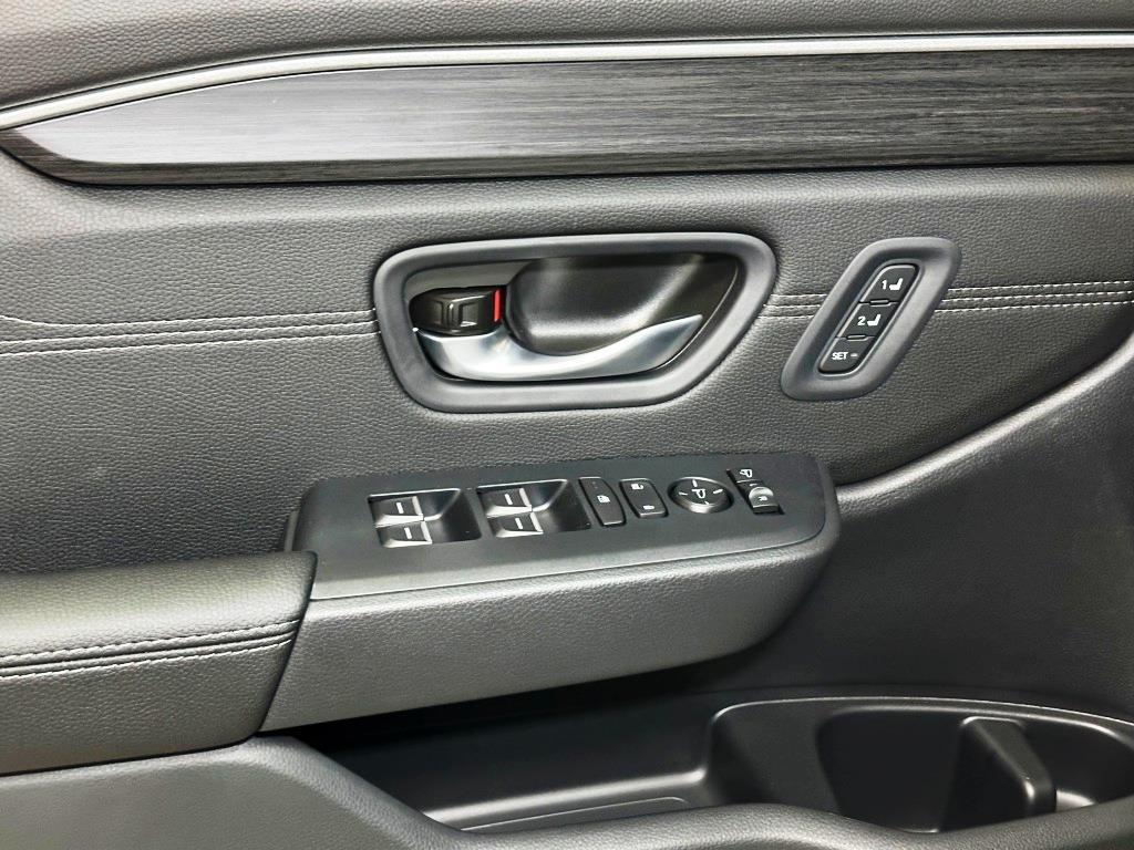 2026 Honda Pilot Touring - Platinum White Pearl exterior view 12