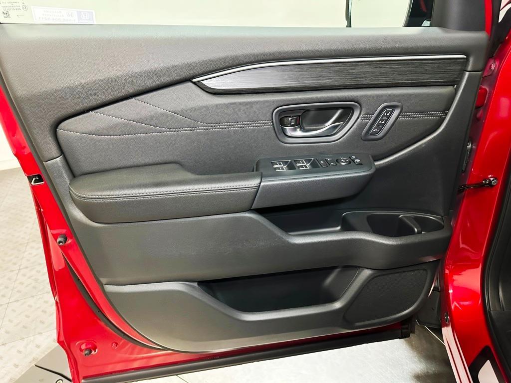 2026 Honda Pilot Touring - Radiant Red Metallic II exterior view 11