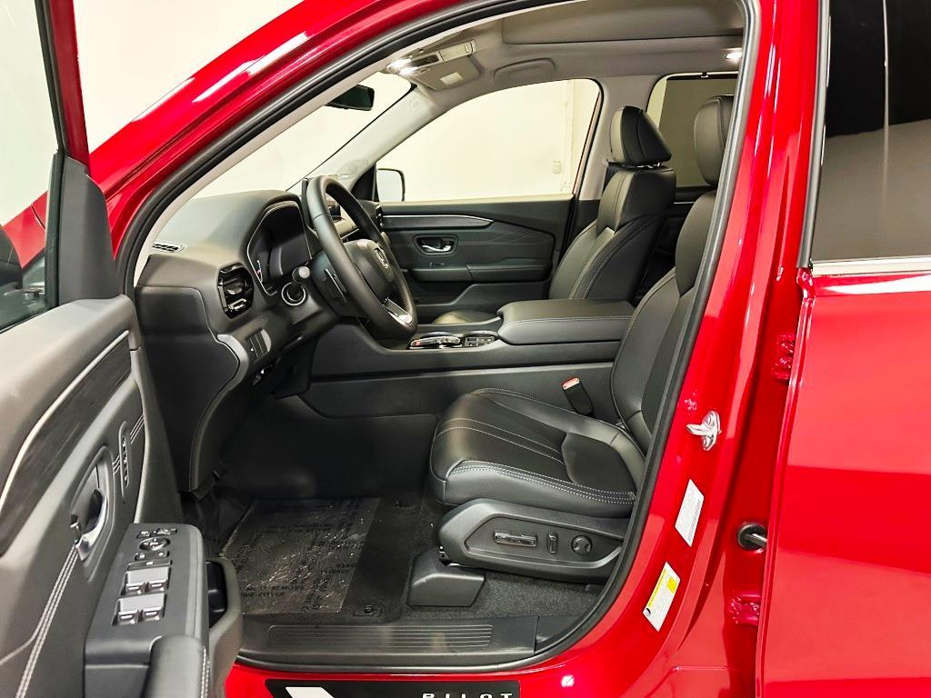 2026 Honda Pilot Touring - Radiant Red Metallic II exterior view 13