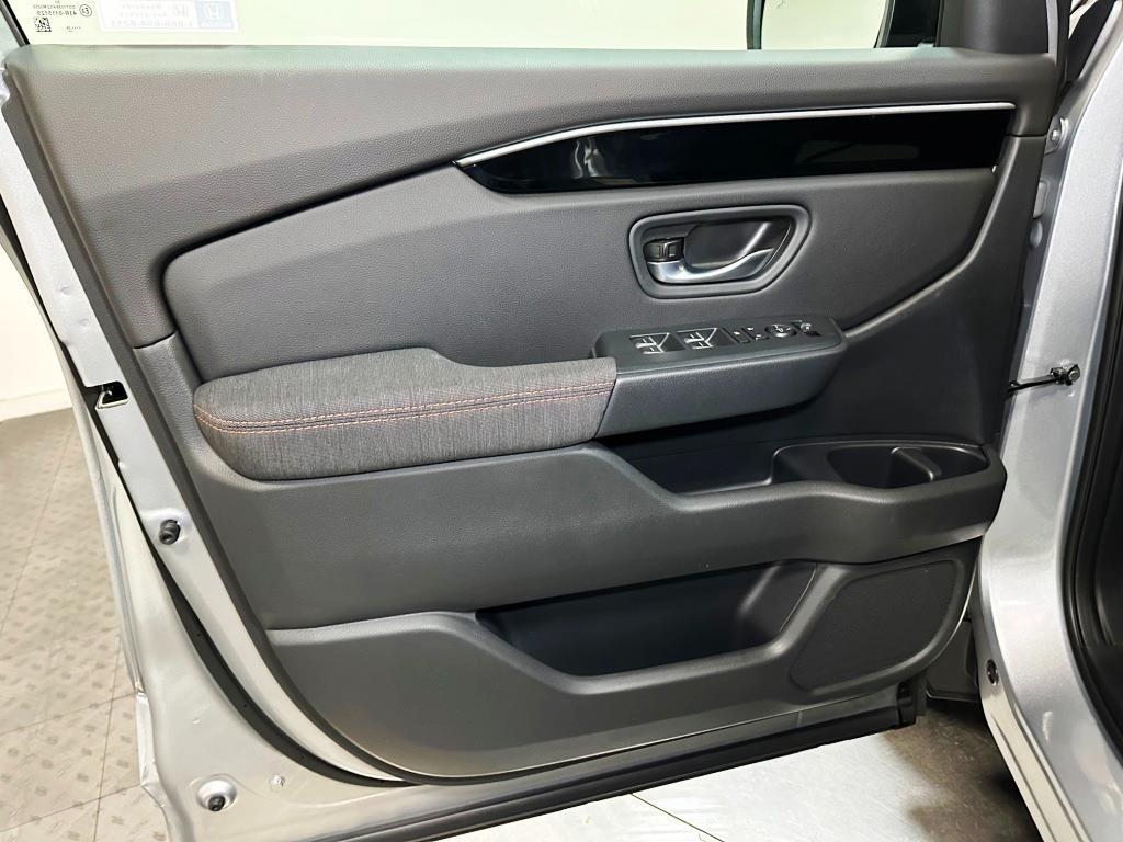 2026 Honda Pilot Sport - Solar Silver Metallic exterior view 11