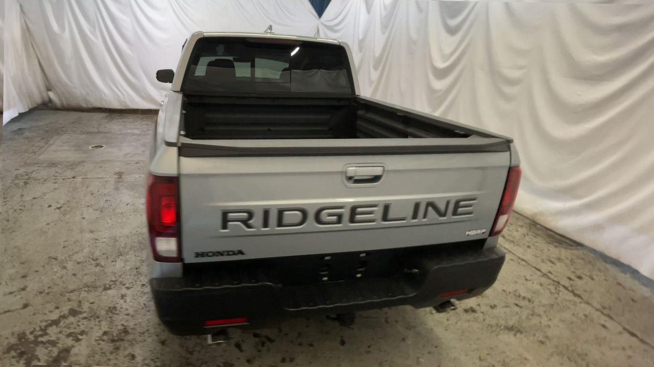 2025 Honda Ridgeline RTL - Solar Silver Metallic exterior view 7
