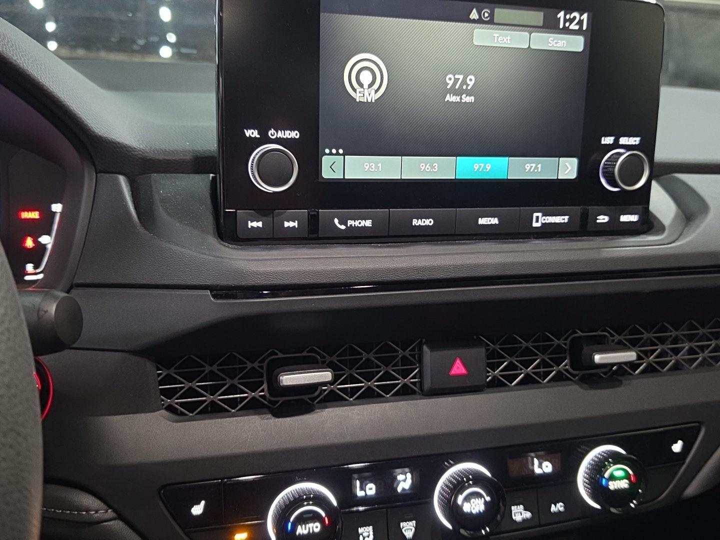 2025 Honda Accord Sedan SE - Solar Silver Metallic exterior view 3