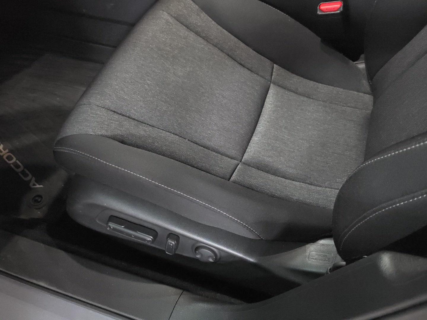 2025 Honda Accord Sedan SE - Solar Silver Metallic exterior view 4