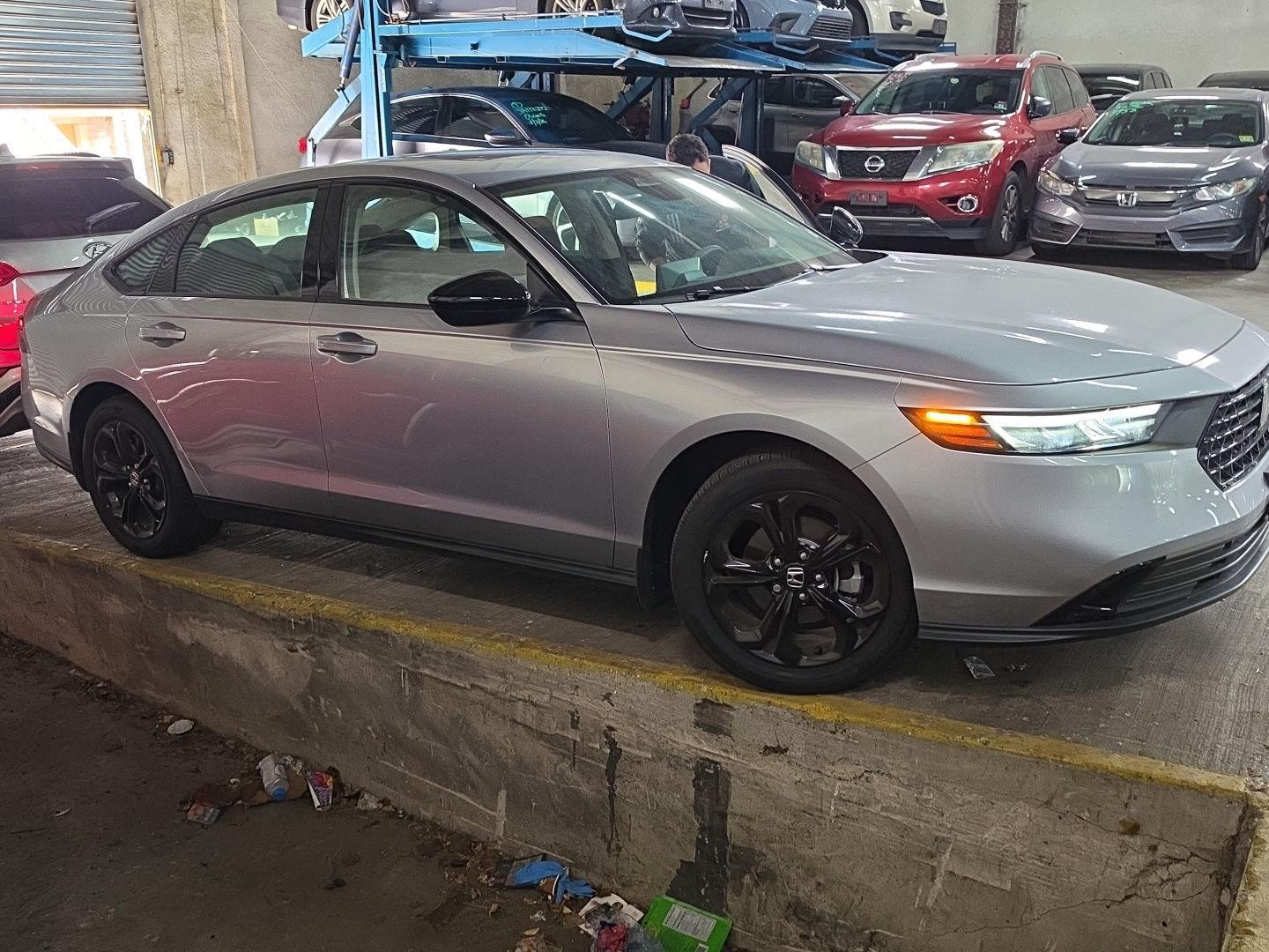 2025 Honda Accord Sedan SE - Solar Silver Metallic exterior view 8