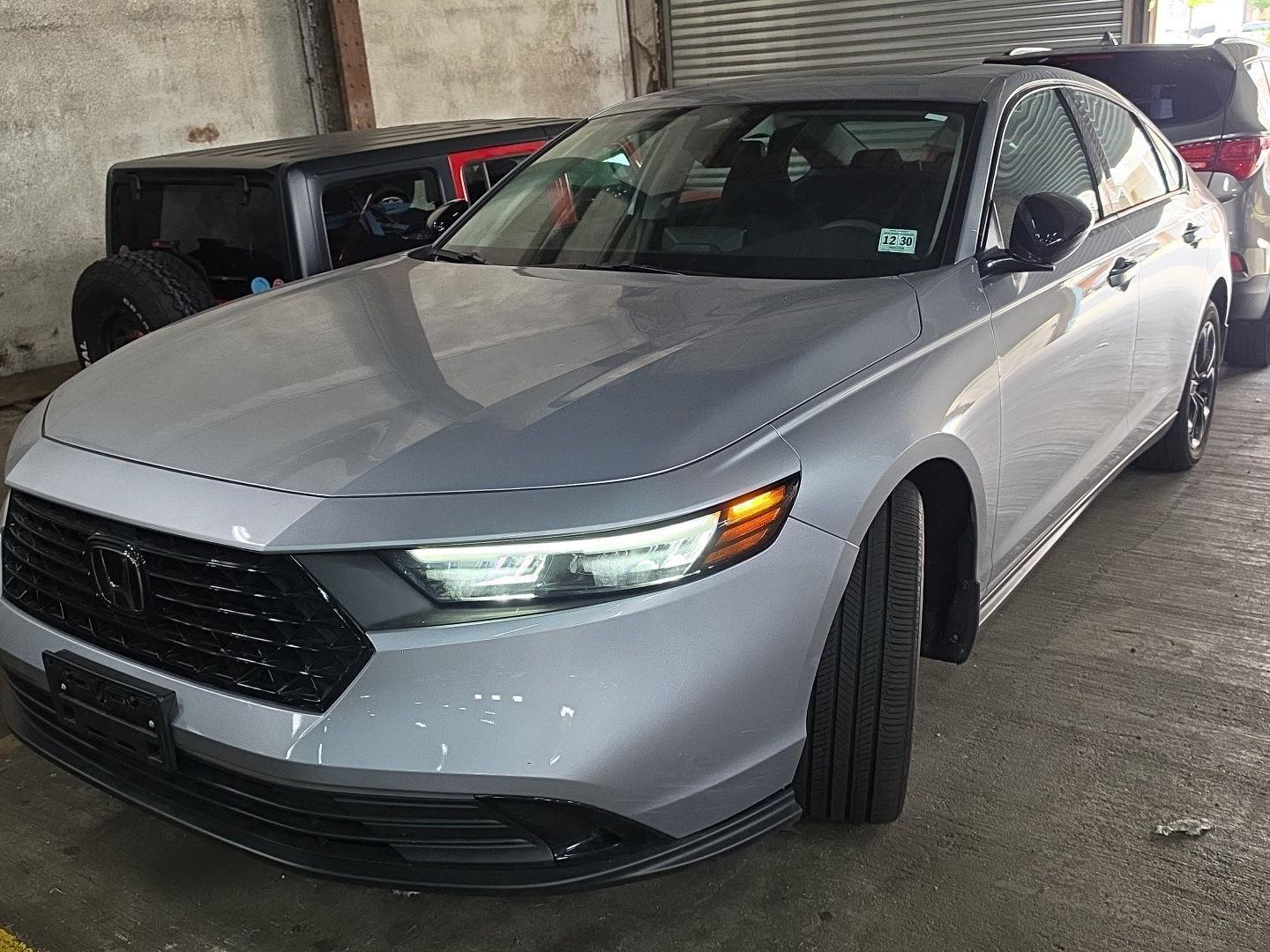 2025 Honda Accord Sedan SE - Solar Silver Metallic exterior view 9