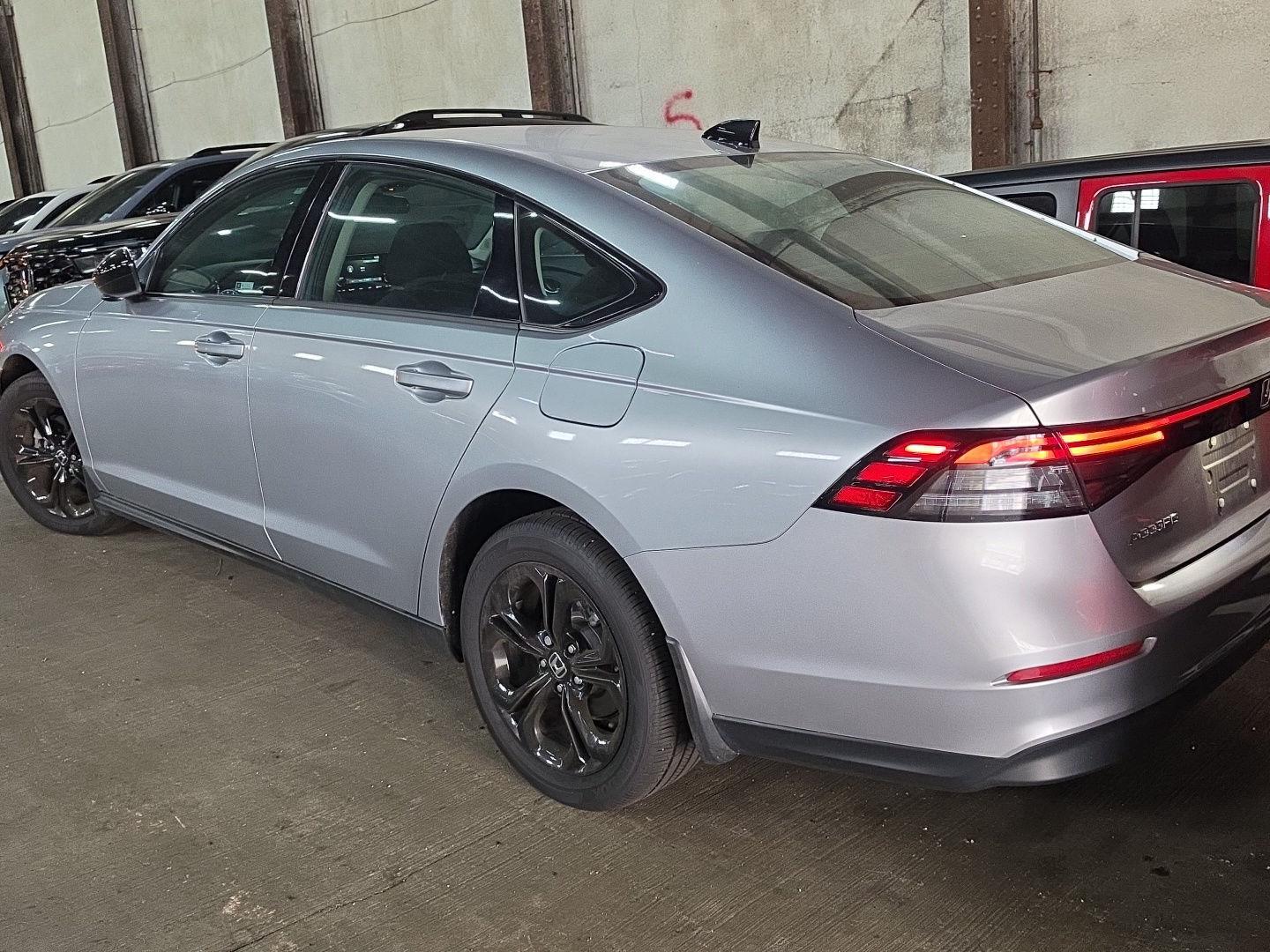 2025 Honda Accord Sedan SE - Solar Silver Metallic exterior view 10