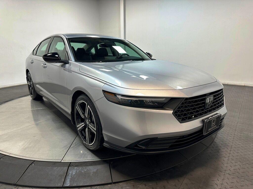 2026 Honda Accord Sedan SE - Solar Silver Metallic exterior view 2