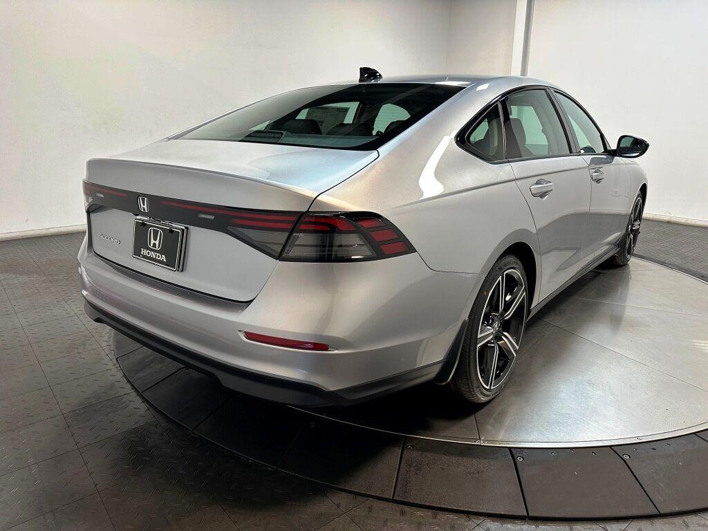 2026 Honda Accord Sedan SE - Solar Silver Metallic exterior view 8
