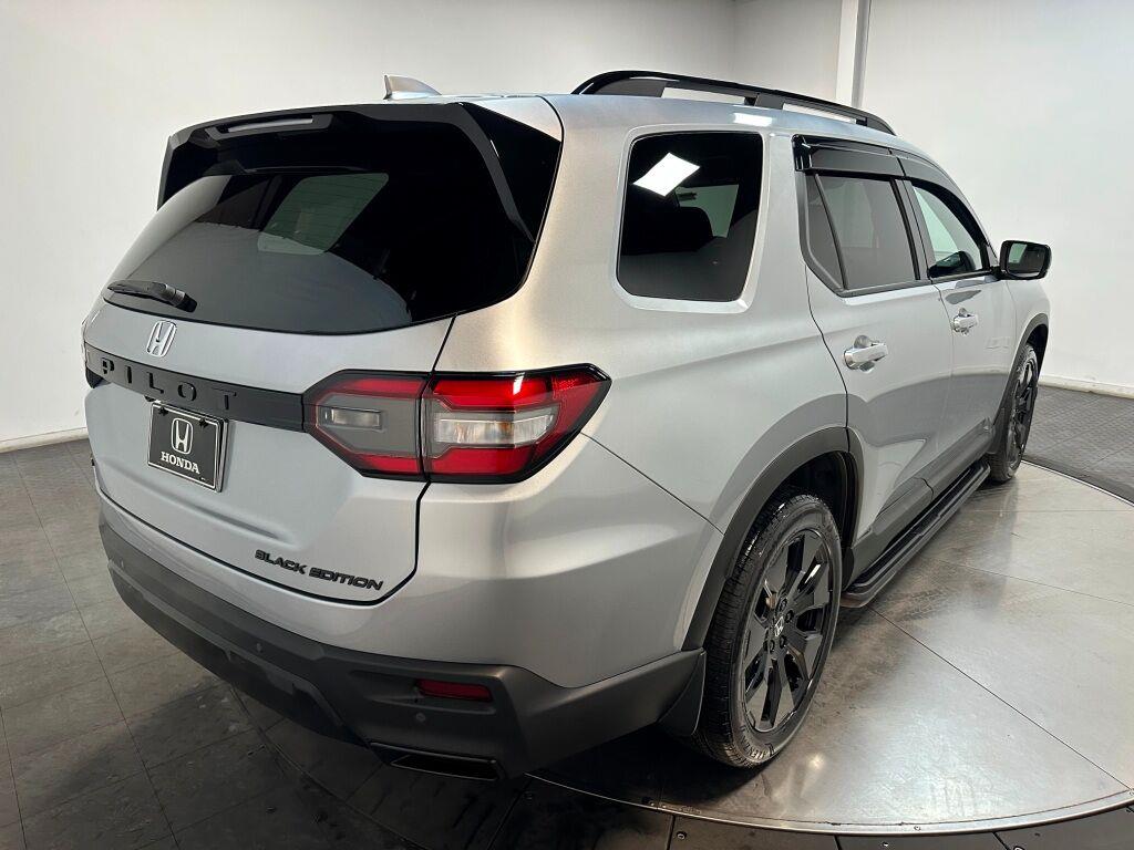 2026 Honda Pilot Black Edition - Solar Silver Metallic exterior view 8