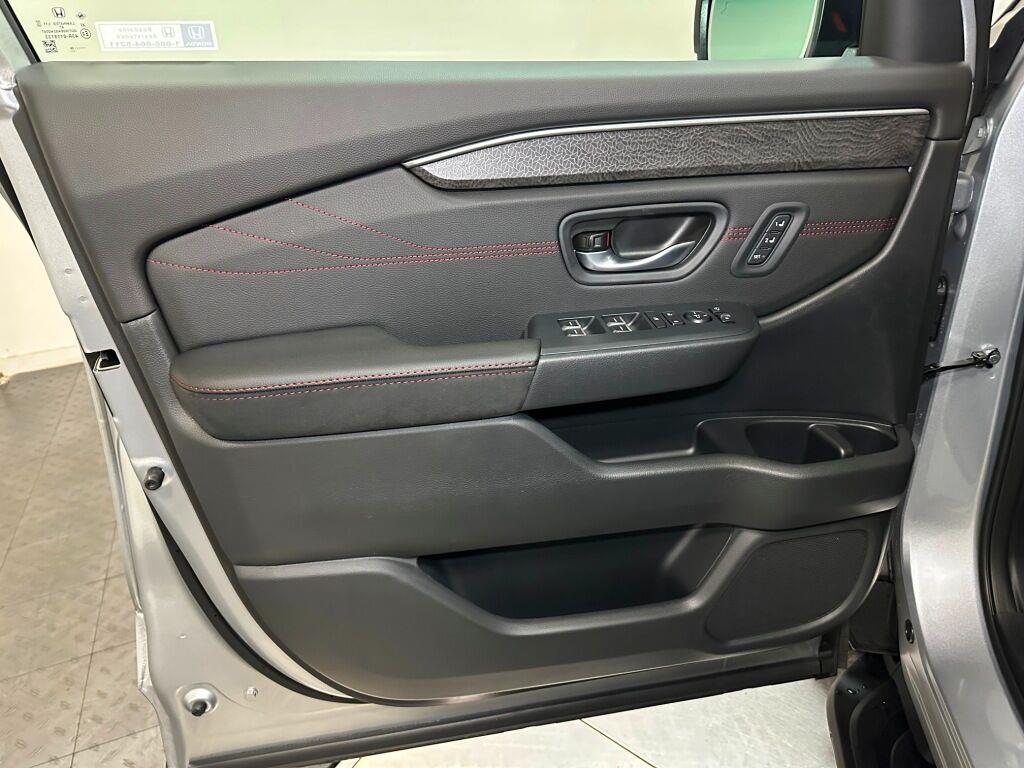 2026 Honda Pilot Black Edition - Solar Silver Metallic exterior view 11