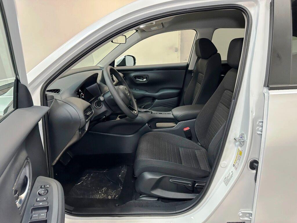 2027 Honda HR-V LX - Platinum White Pearl exterior view 14