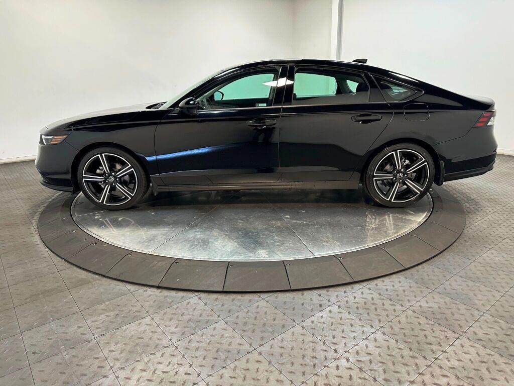 2026 Honda Accord Sedan SE - Crystal Black Pearl exterior view 5