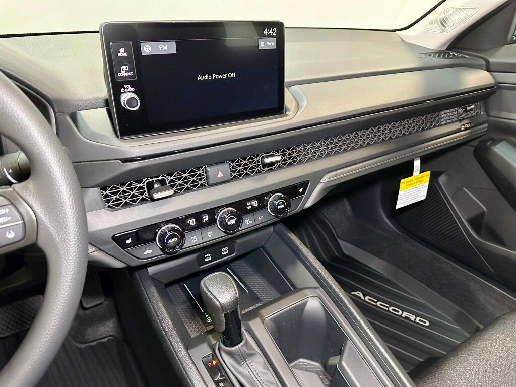 2026 Honda Accord Sedan SE - Crystal Black Pearl exterior view 19