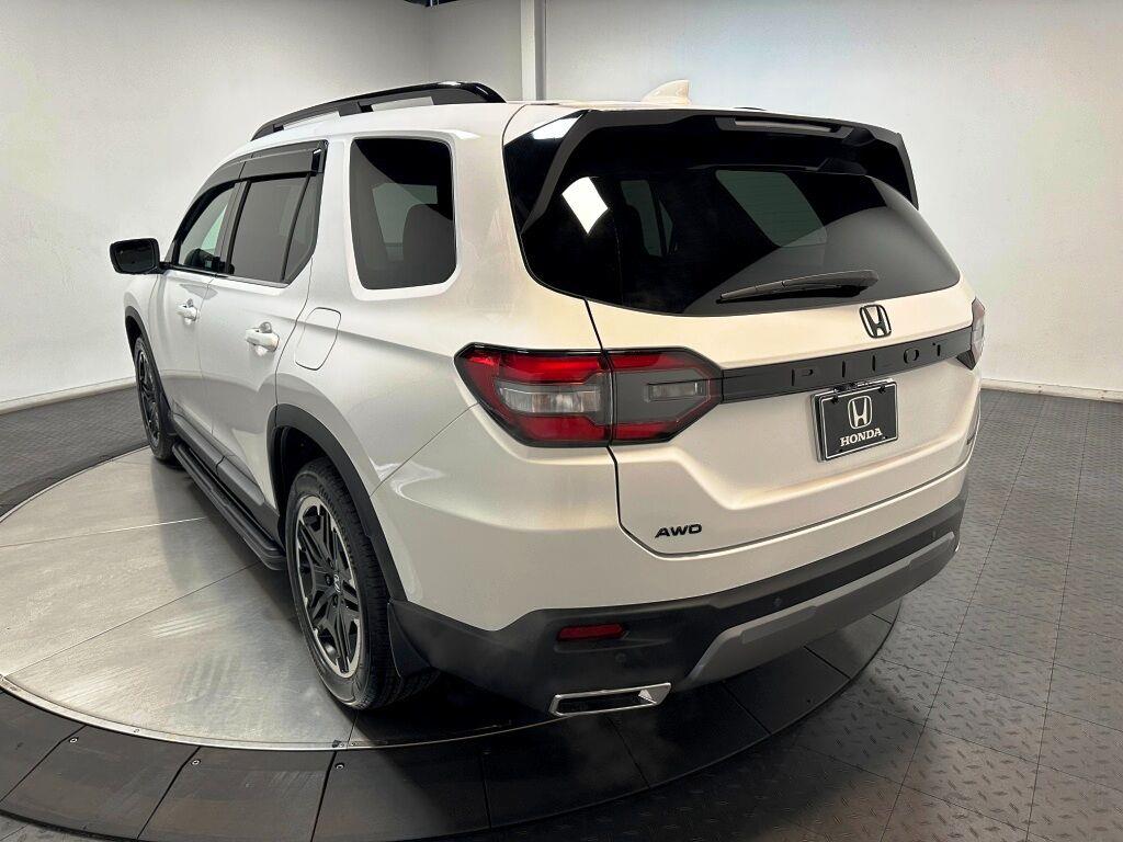 2026 Honda Pilot Touring S - Platinum White Pearl exterior view 6