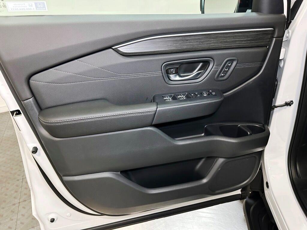 2026 Honda Pilot Touring S - Platinum White Pearl exterior view 11