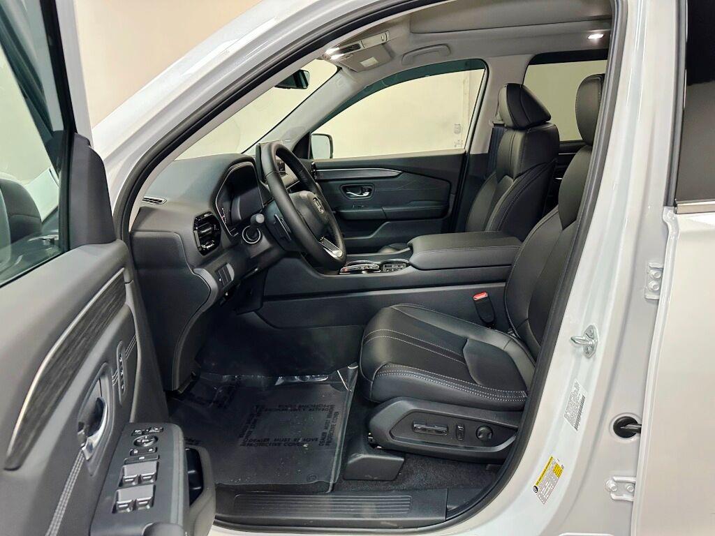 2026 Honda Pilot Touring S - Platinum White Pearl exterior view 13