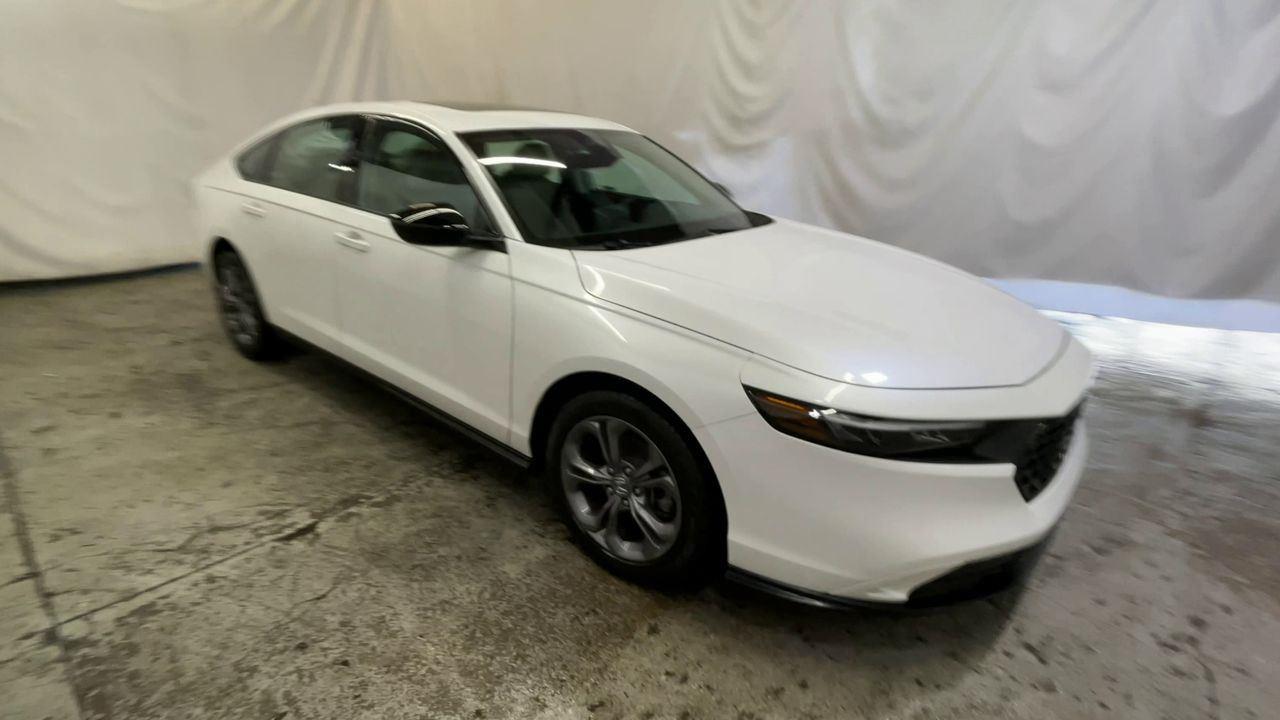 2025 Honda Accord Sedan SE - Platinum White Pearl exterior view 2
