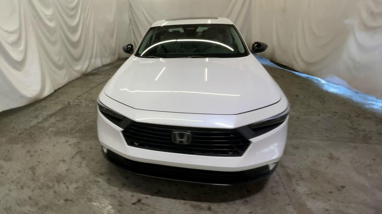 2025 Honda Accord Sedan SE - Platinum White Pearl exterior view 3