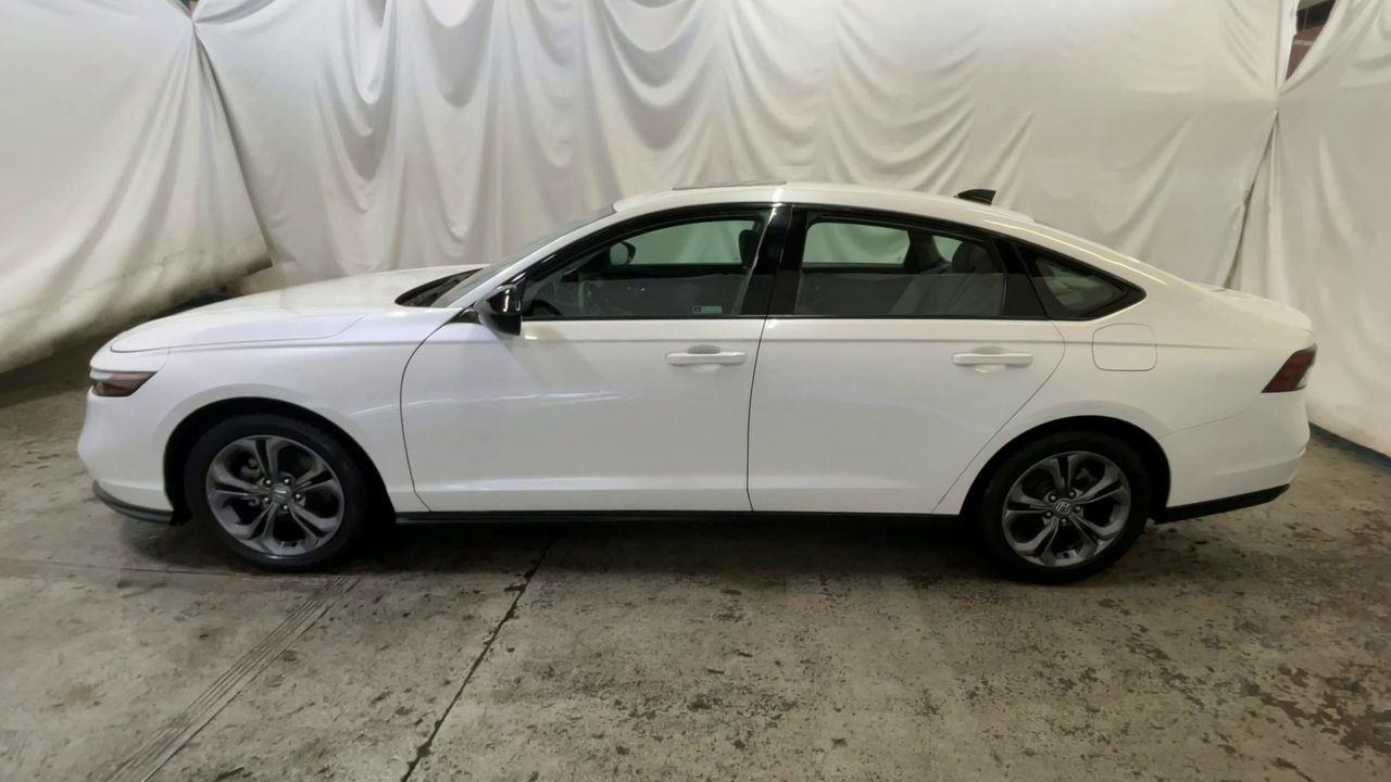 2025 Honda Accord Sedan SE - Platinum White Pearl exterior view 5