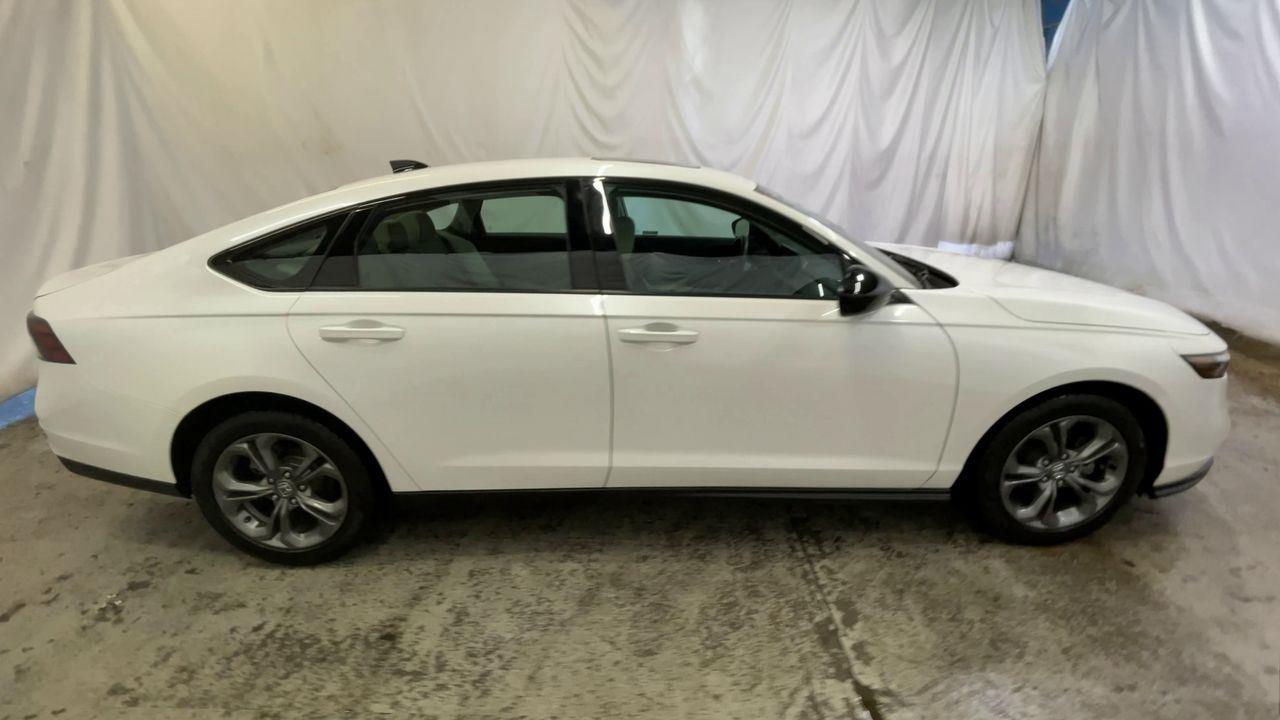 2025 Honda Accord Sedan SE - Platinum White Pearl exterior view 9