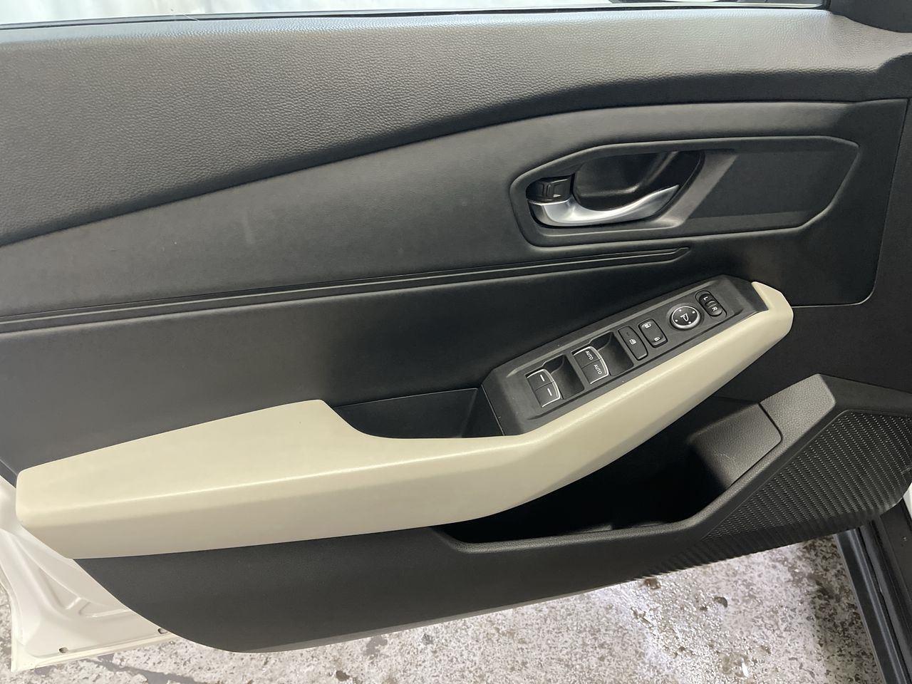 2025 Honda Accord Sedan SE - Platinum White Pearl exterior view 13