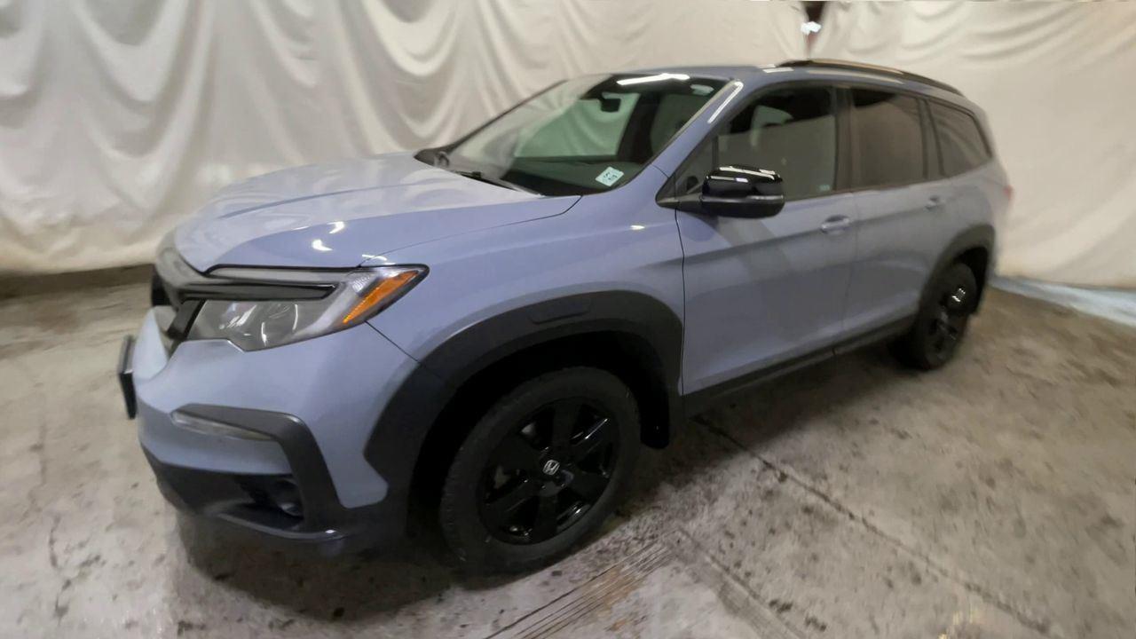 2022 Honda Pilot TrailSport - Sonic Gray Pearl exterior view 4