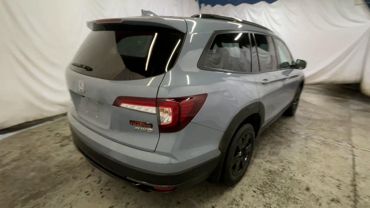2022 Honda Pilot TrailSport - Sonic Gray Pearl exterior view 8