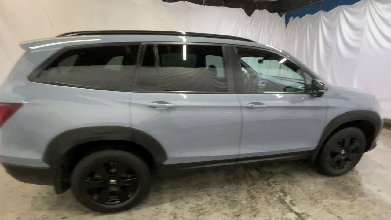 2022 Honda Pilot TrailSport - Sonic Gray Pearl exterior view 9