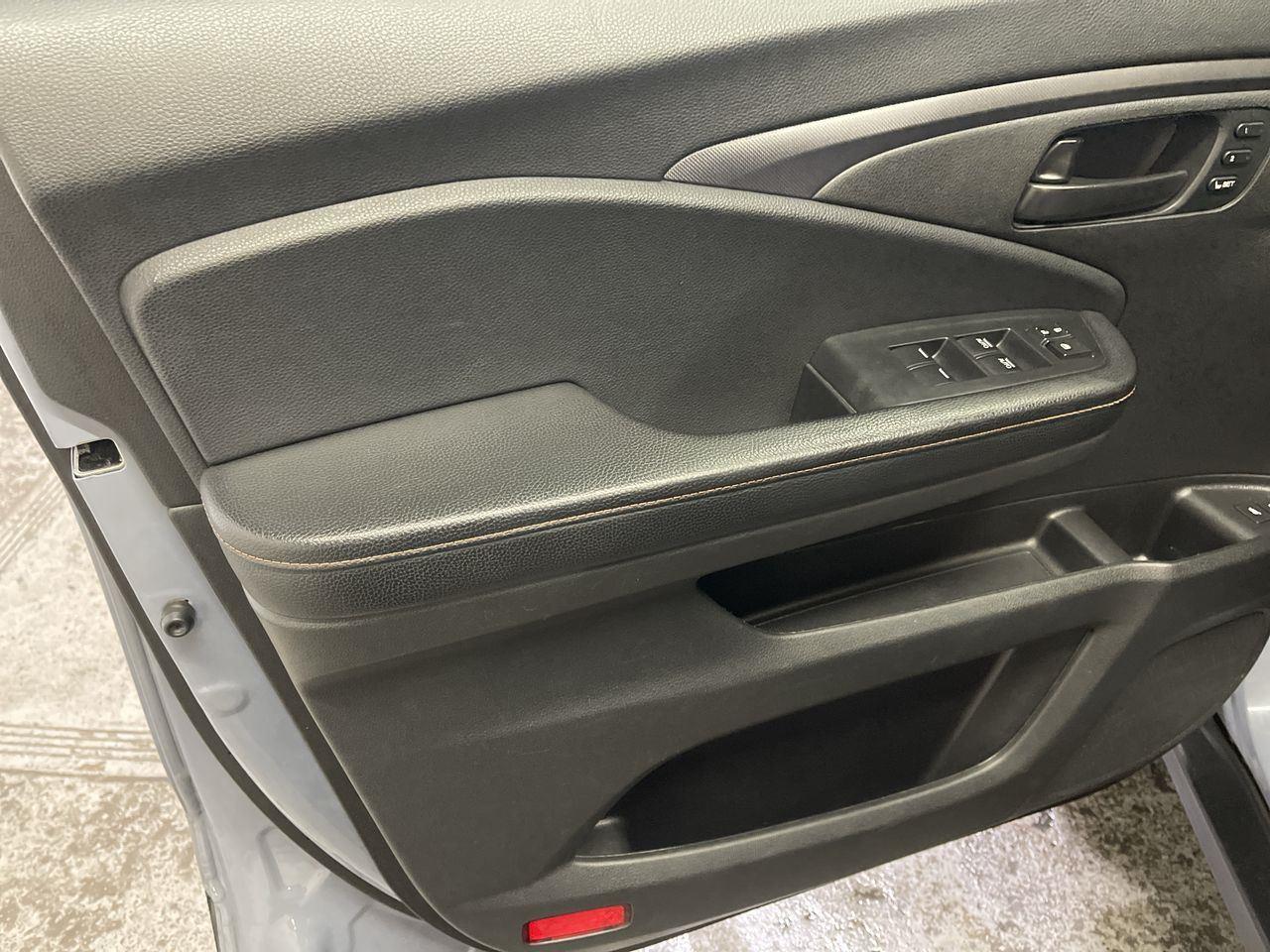 2022 Honda Pilot TrailSport - Sonic Gray Pearl exterior view 13