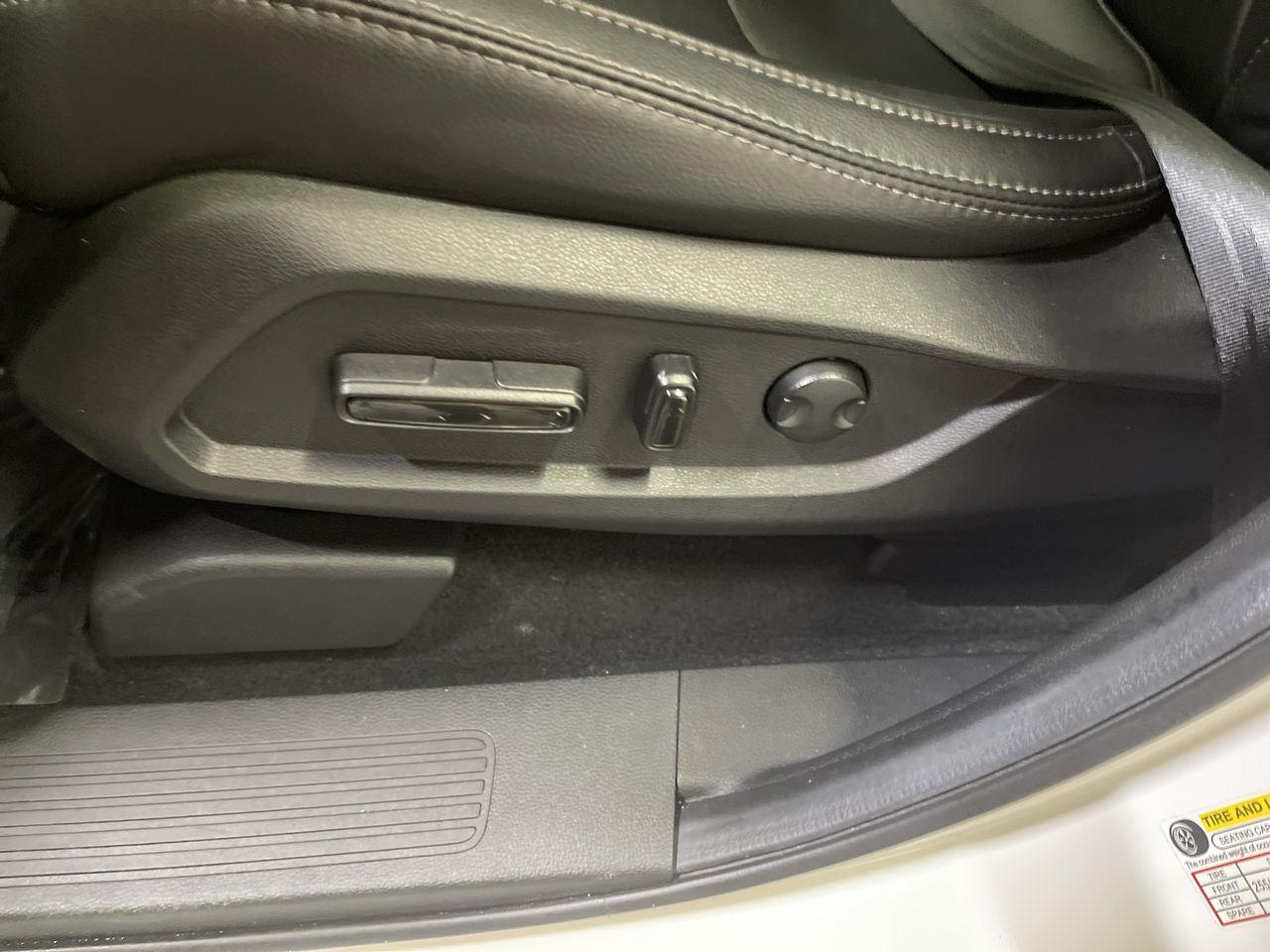 2025 Honda Pilot Touring - Platinum White Pearl exterior view 12