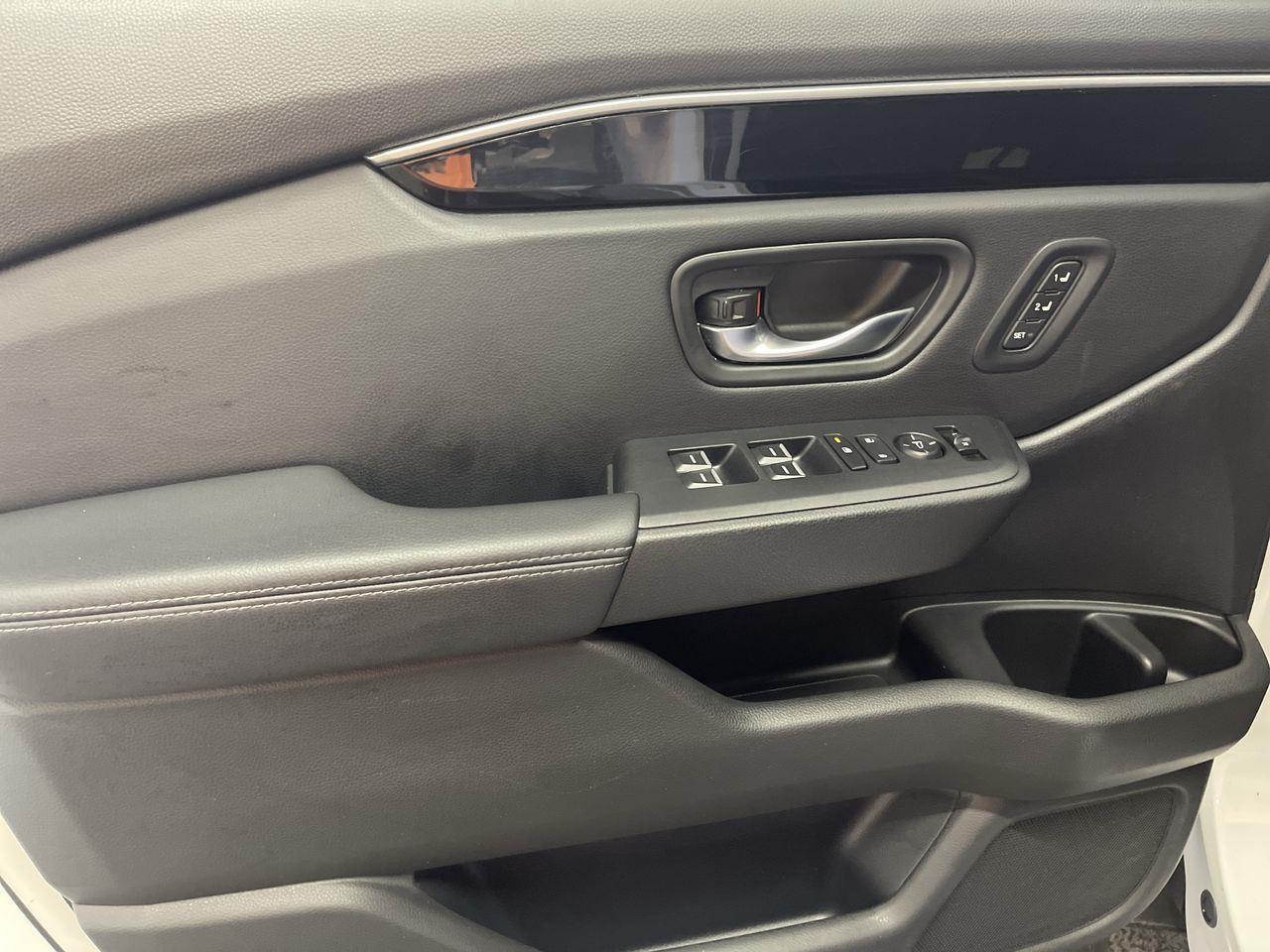 2025 Honda Pilot Touring - Platinum White Pearl exterior view 13