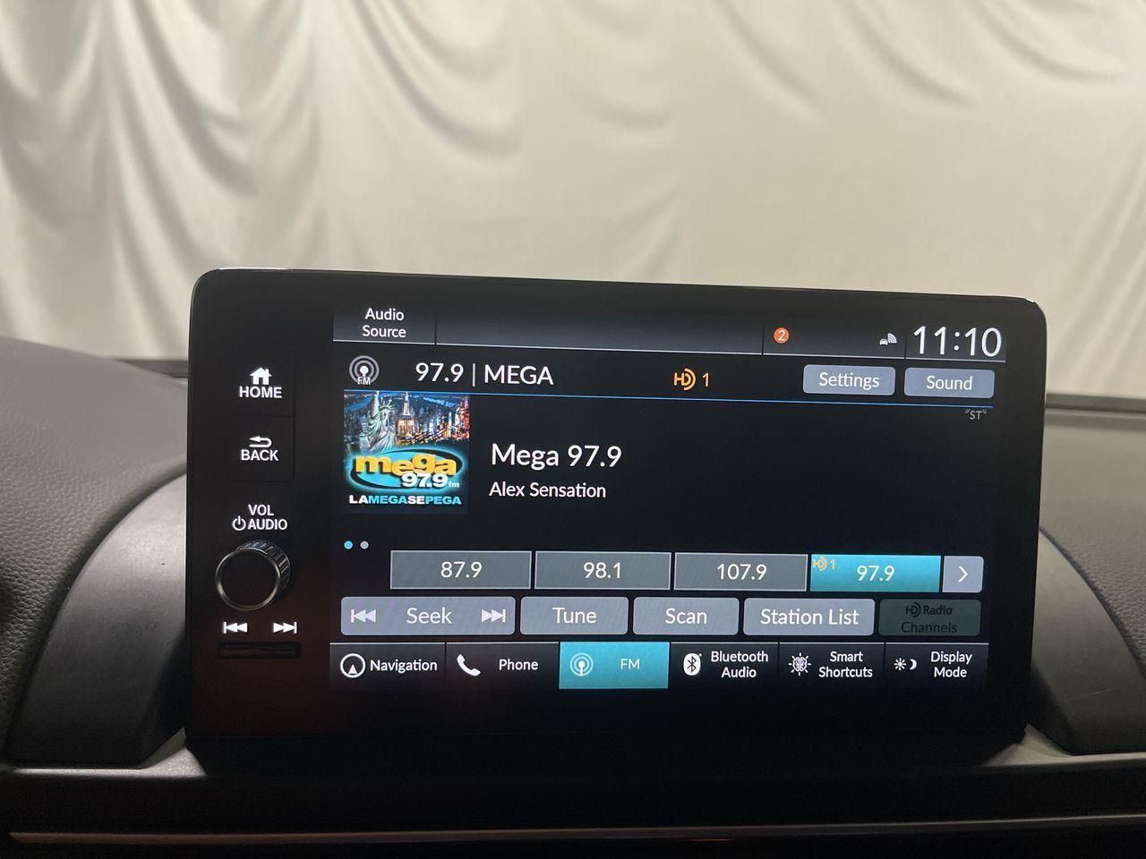 2025 Honda Pilot Touring - Platinum White Pearl exterior view 16