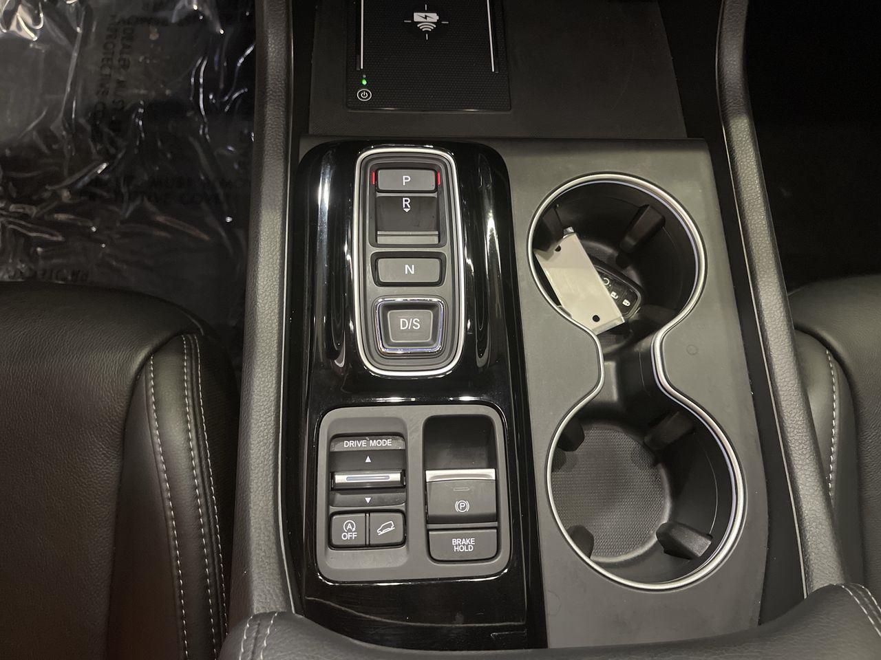 2025 Honda Pilot Touring - Platinum White Pearl exterior view 20